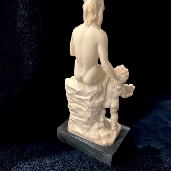 Figurine of Nude Goddess with Cherub - Picture 3 of 5
